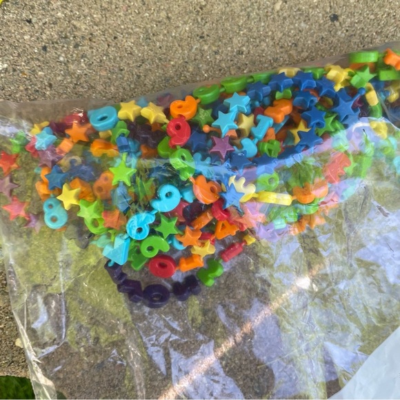 Kids Colorful Beads with Stars and Letters Necklace and Bracelet Making - Picture 5 of 7